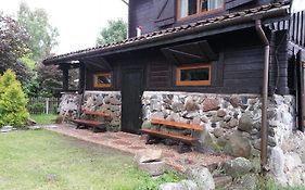 Domek nad jeziorem w Karwiku